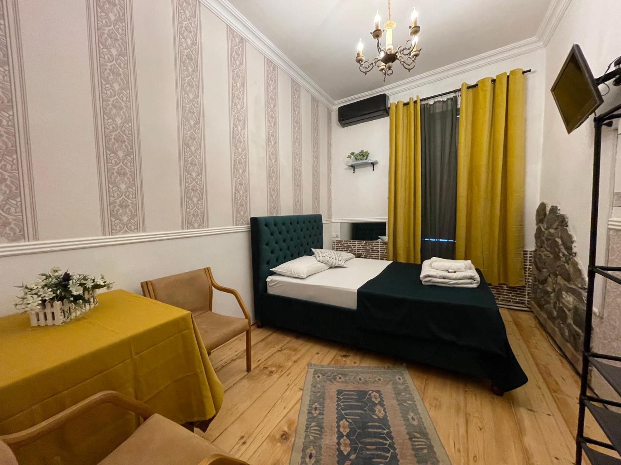 Hotel Wine O'Clock Tiflis Exterior foto